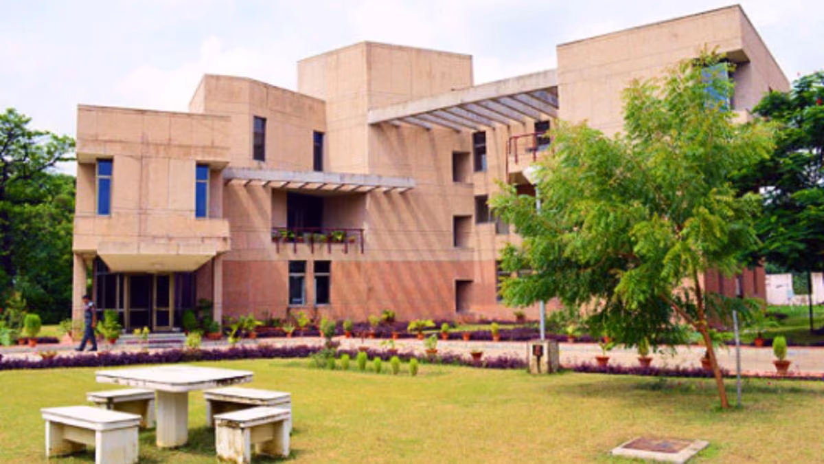 IIT Kanpur, IIM Bangalore sign MoU to advance deep-tech startups