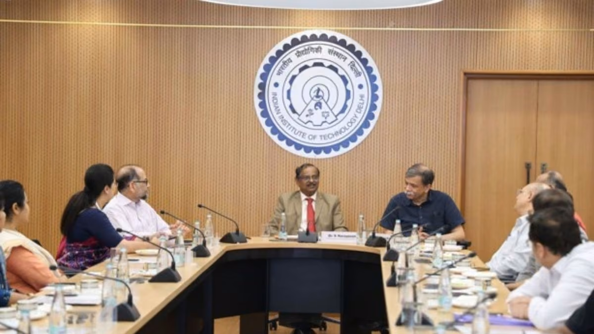 IIT Delhi, ISRO discuss research collaboration opportunities in solar technology, biomechanics